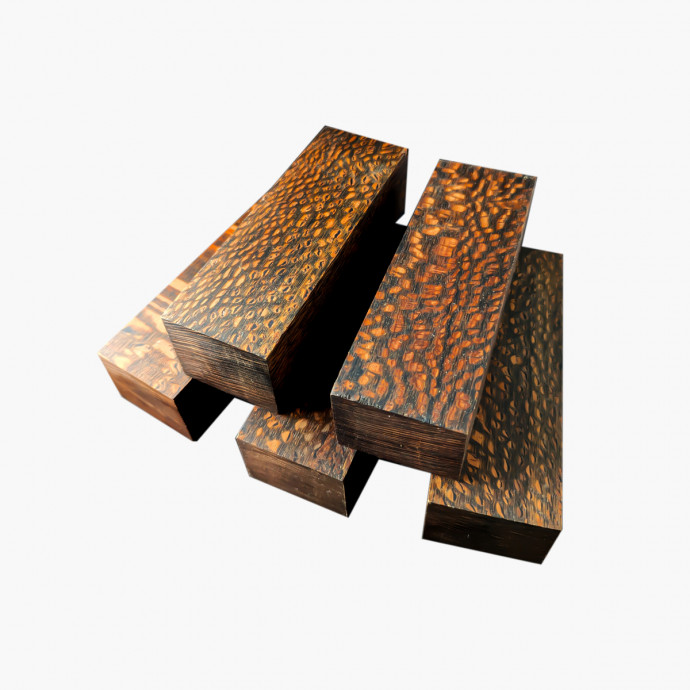 Leopard Holzblöcke stabilisiert